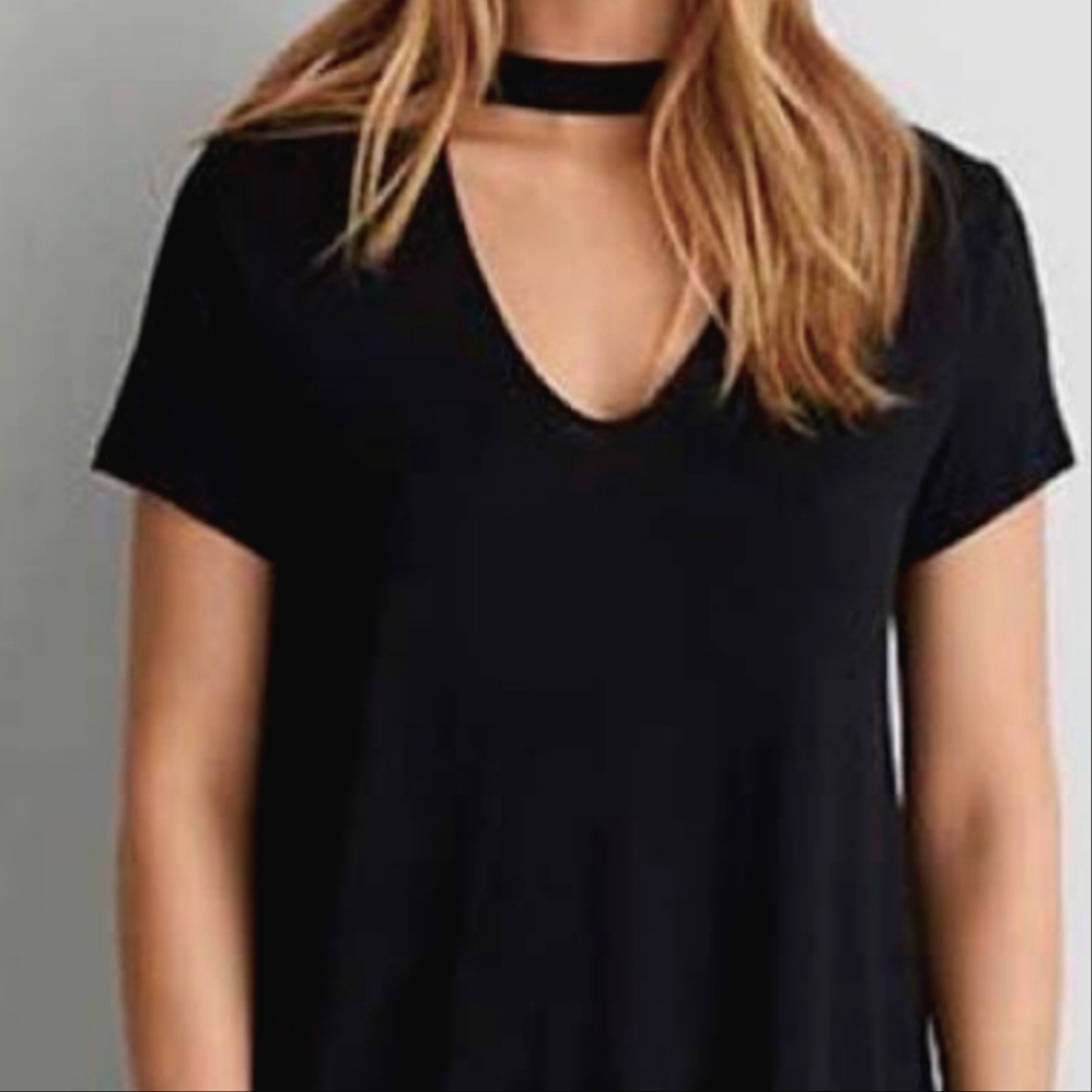 Target Mossimo Black T-shirt Cutout V-neck XS Casual Pullover Tee Top